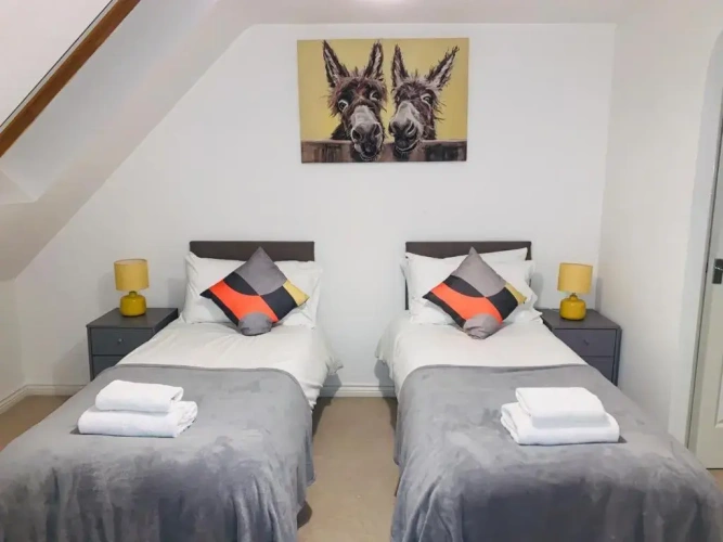 3 Bedrooms Cottage