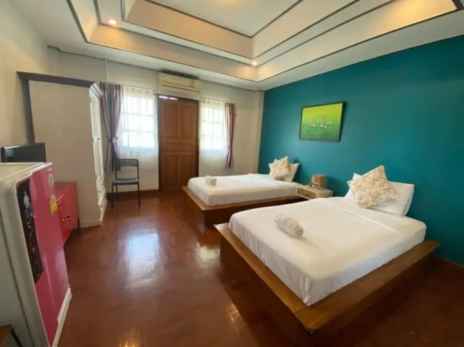 Standard Twin room with balcony