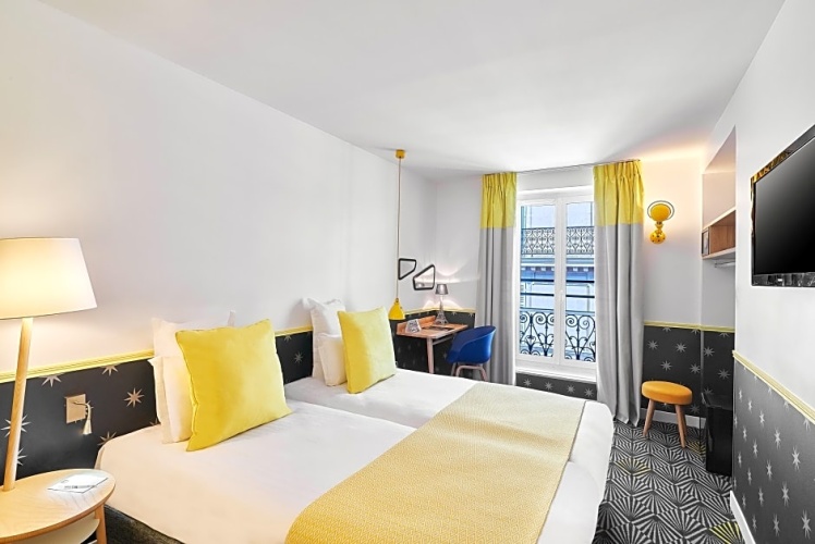 Standard Double room with view