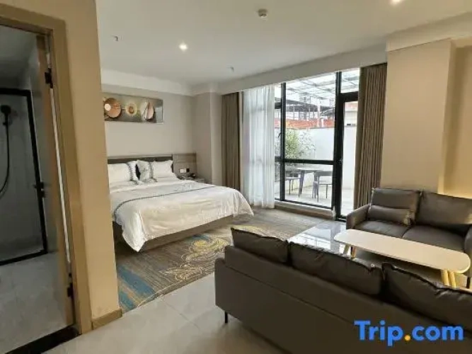 Deluxe Suite