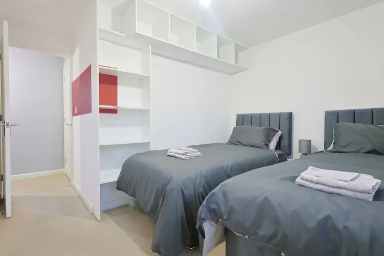 Manchester 3-beds, Sleeps 6 With On-site Parking