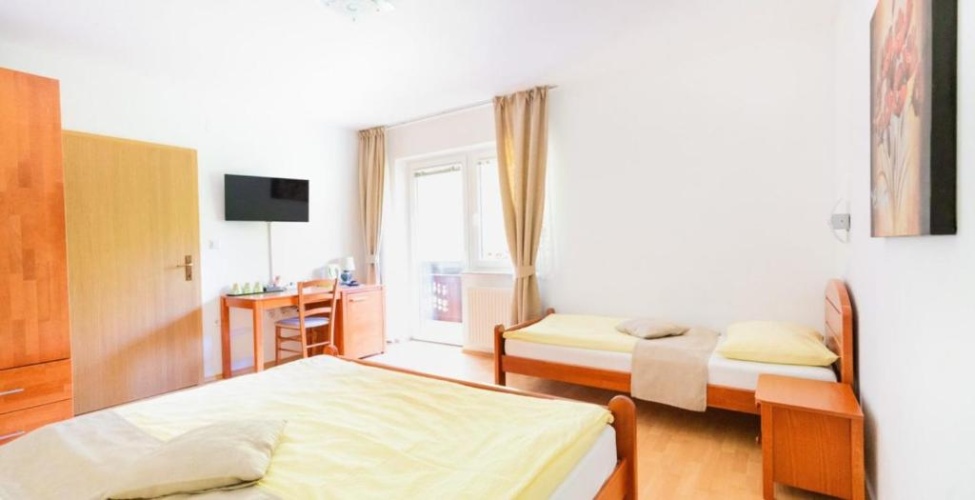 Standard Triple room with balcony