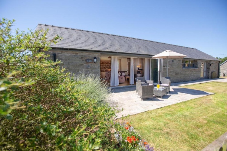 2 Bedrooms Cottage