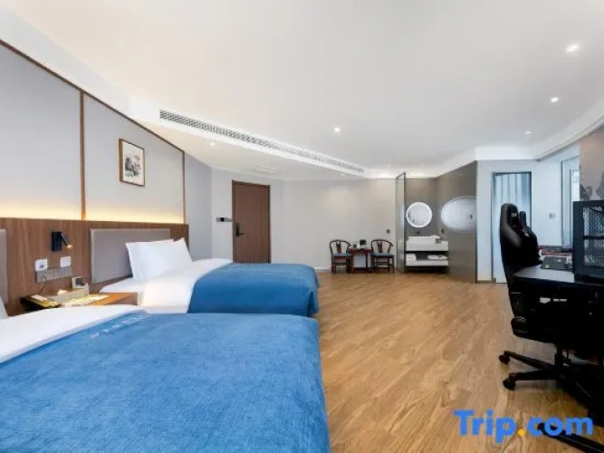 Standard Triple Family room