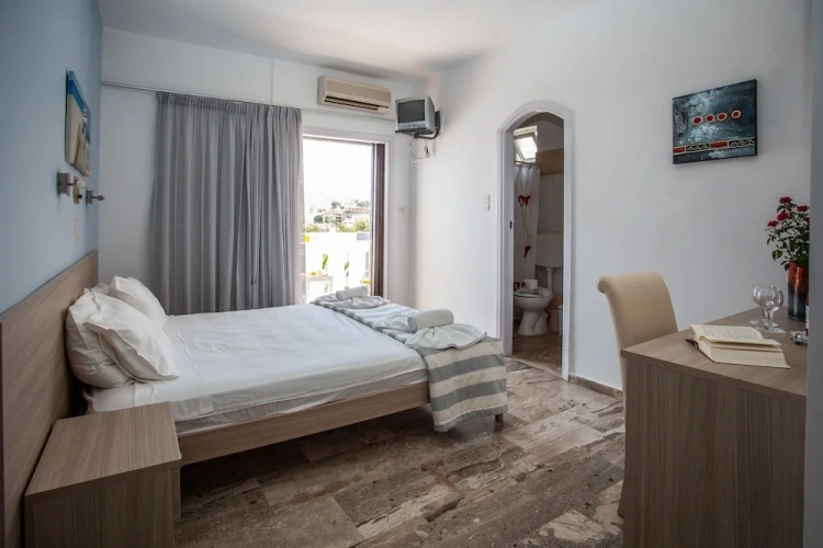 Standard Double room with city view