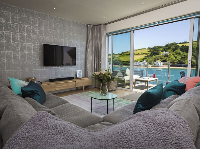 Villa 8, Estura