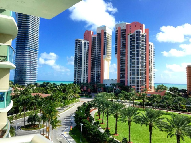 1 Bedroom Apartment with balcony and with view
