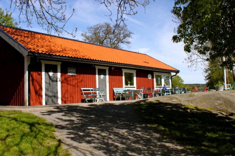 Standard Quadruple room with garden view