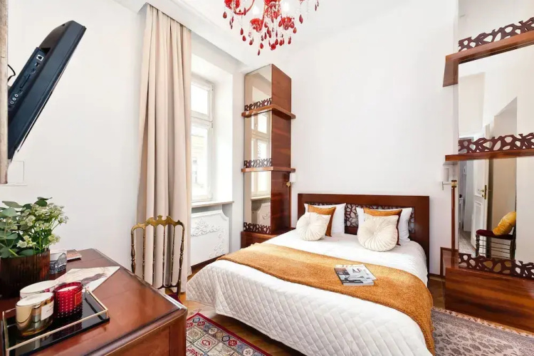Cracovian Suite by Loft Affair
