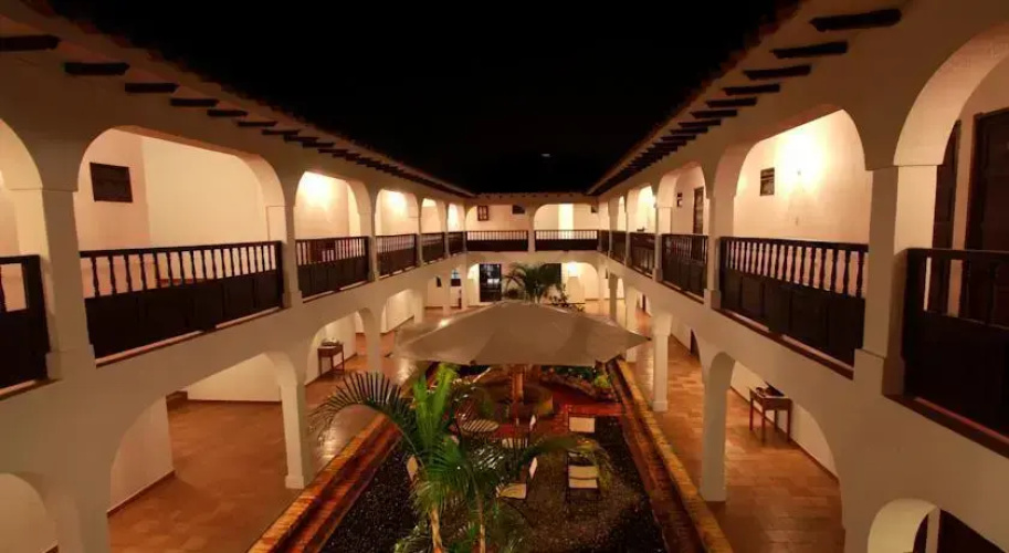 Hotel Arcadia Colonial