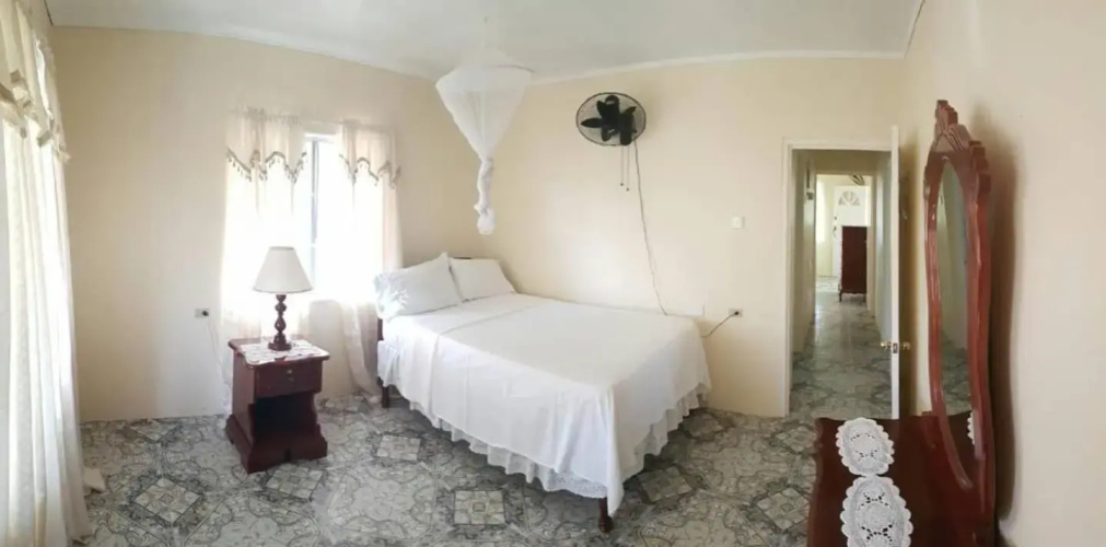Rock Side 3 Bedroom Villa On the Beach