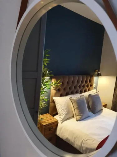 The Aviator - Stunning 1 bed with large balcony
