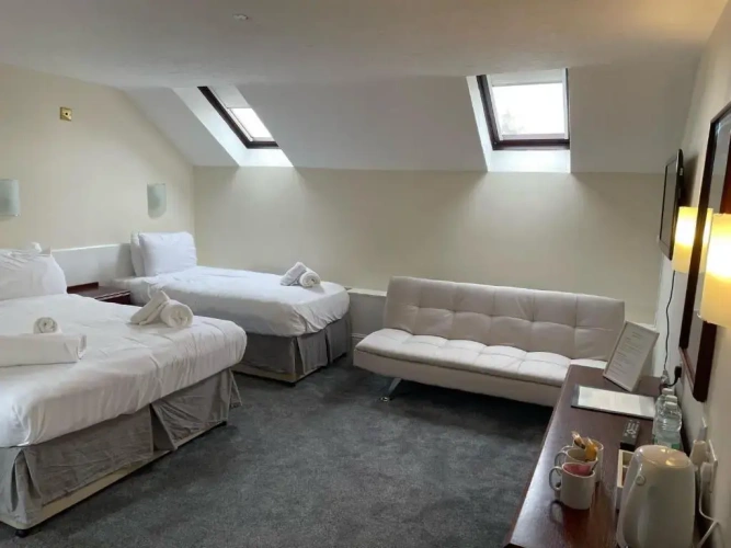 5 Bedrooms Standard Family room