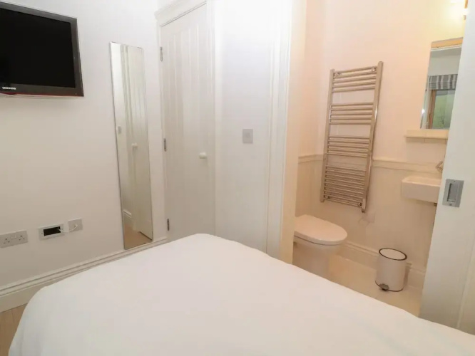 2 Garden Apartment