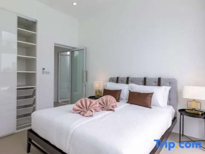 4 Bedrooms Villa