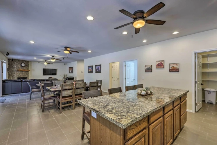 5 Bedrooms Cottage