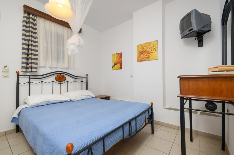 Ydreos Studios & Apartments