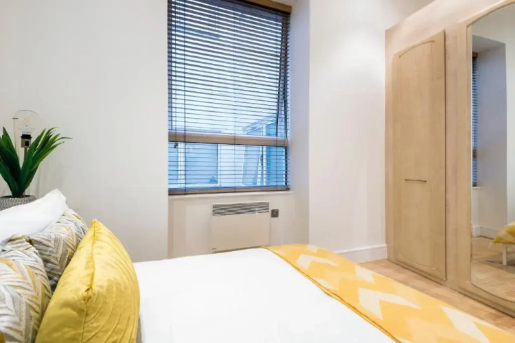 Stylish Hyde Park Apartment