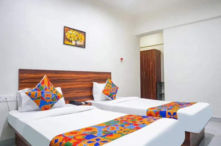 Fabhotel Everest Inn