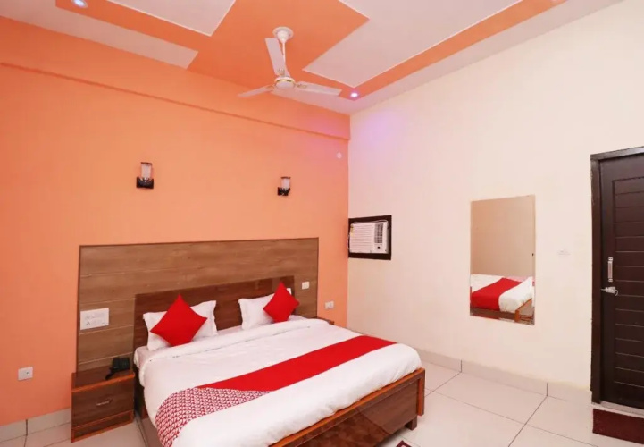 Hotel Almond Leaf By OYO Rooms
