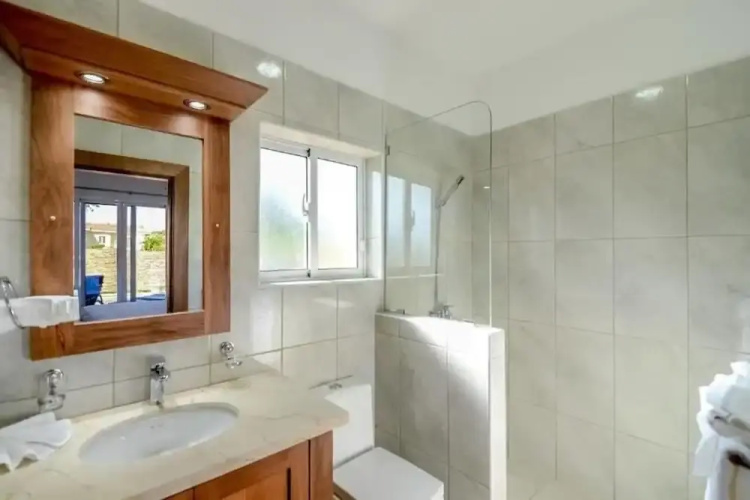 Professionally Decorated Open Concept Villa