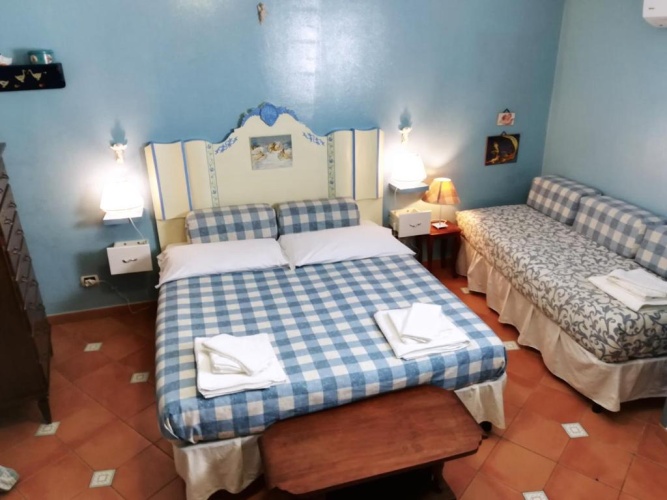 Standard Triple room