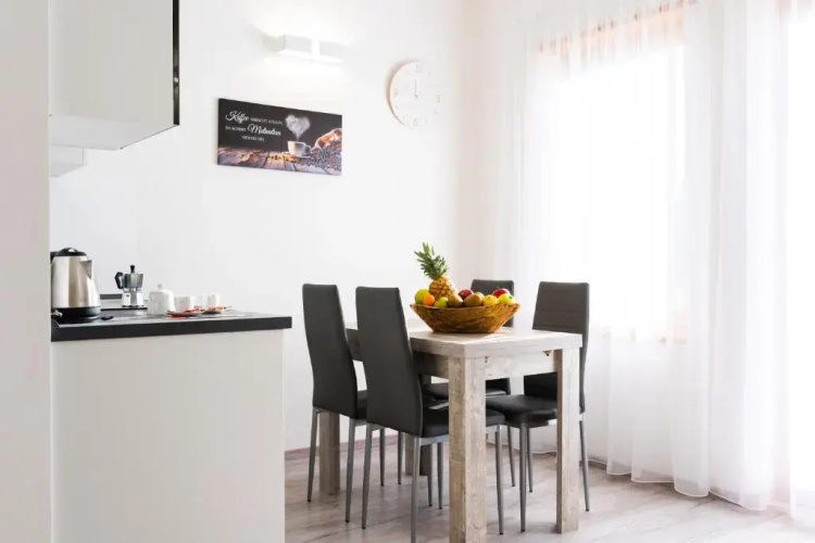 Lara's Guesthouse