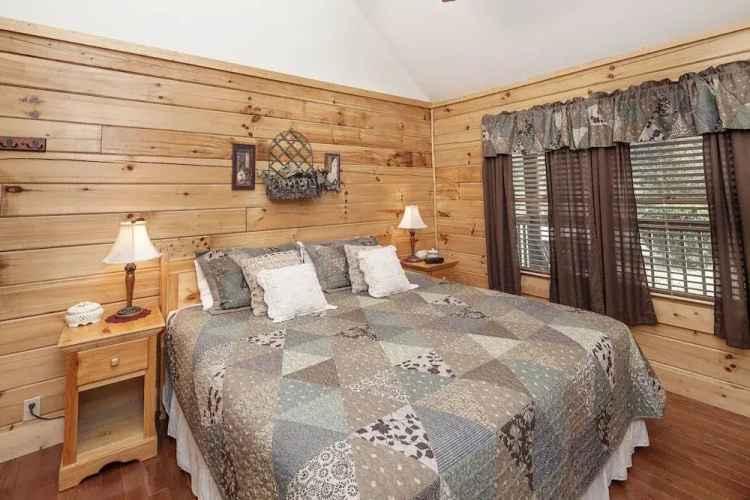 Youngs Hideaway by Eagles Ridge Resort