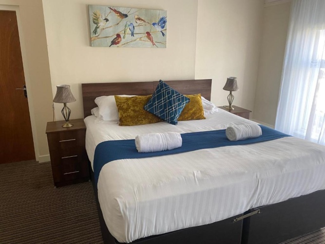 Deluxe Quadruple Family room
