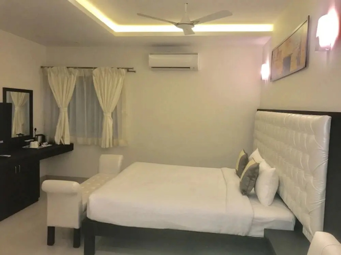Lamour Beach Resort