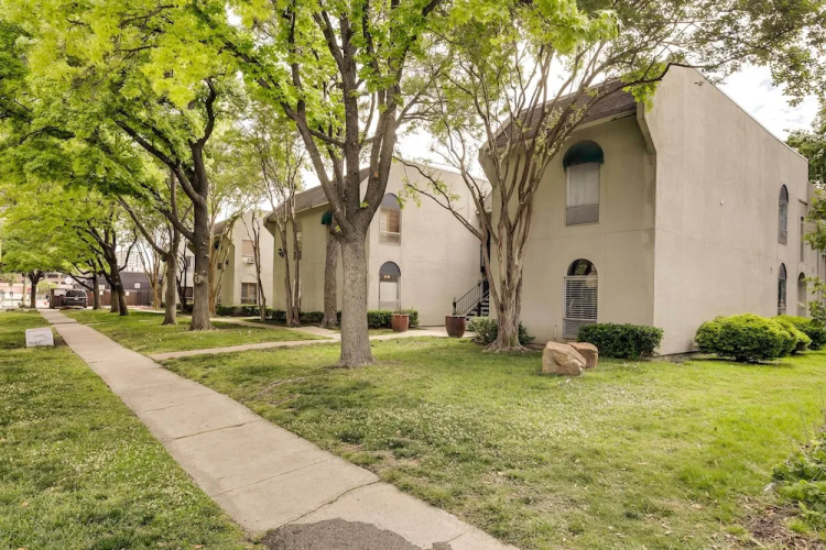 Stylish Condo w/ Pool in Knox Henderson!