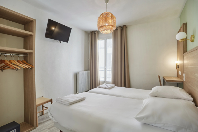 Merryl Hotel