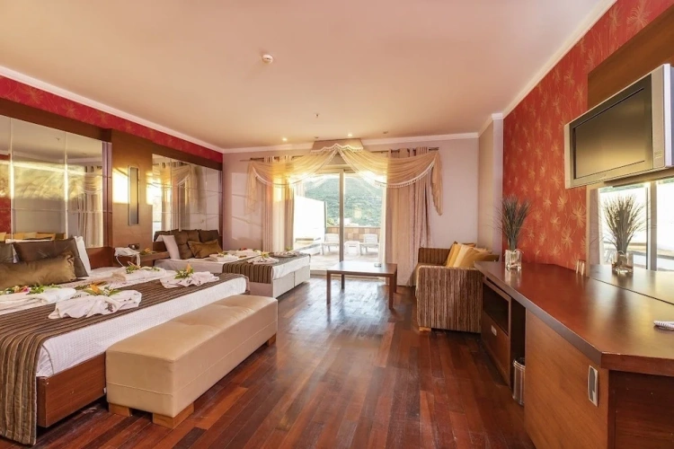 Suite with balcony