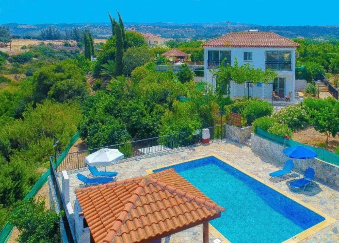 2 Bedrooms Villa