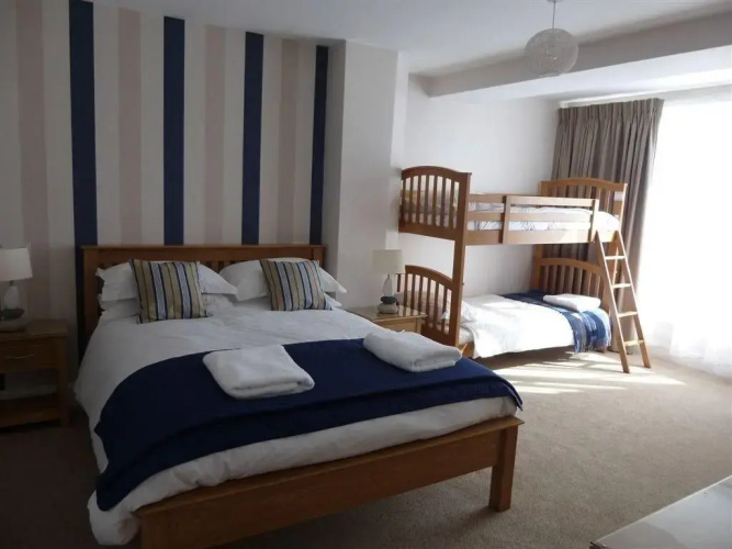 Breakers Bed & Breakfast