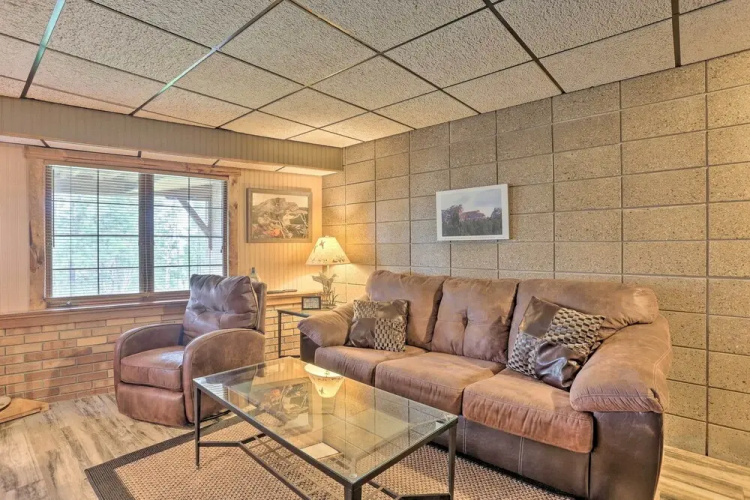 Black Hills Hideaway w/ Wraparound Deck & Hot Tub!