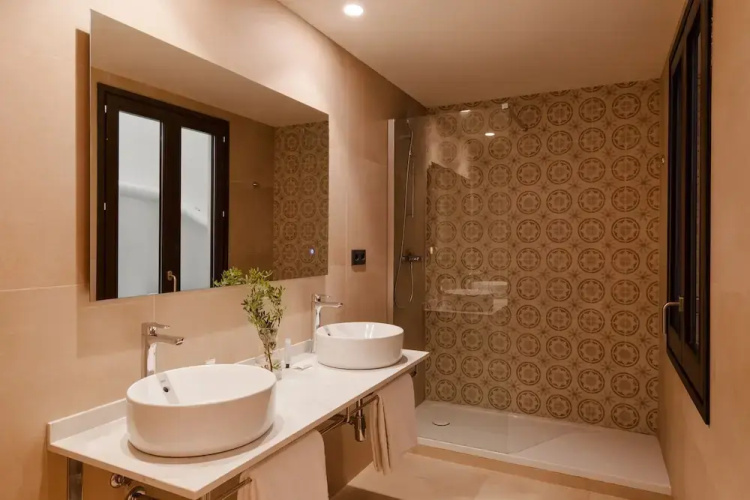 Los Arcos Hotel Gothic Quarter, Sonder