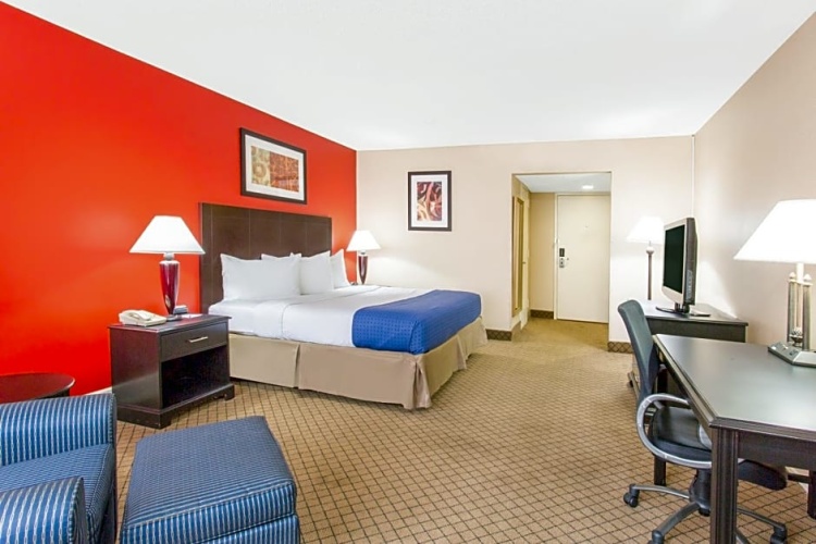 Standard Double room with partial view