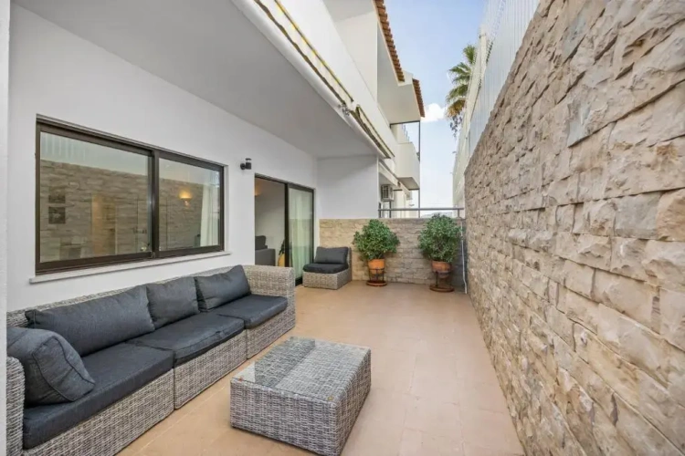 2 Bedrooms Apartment