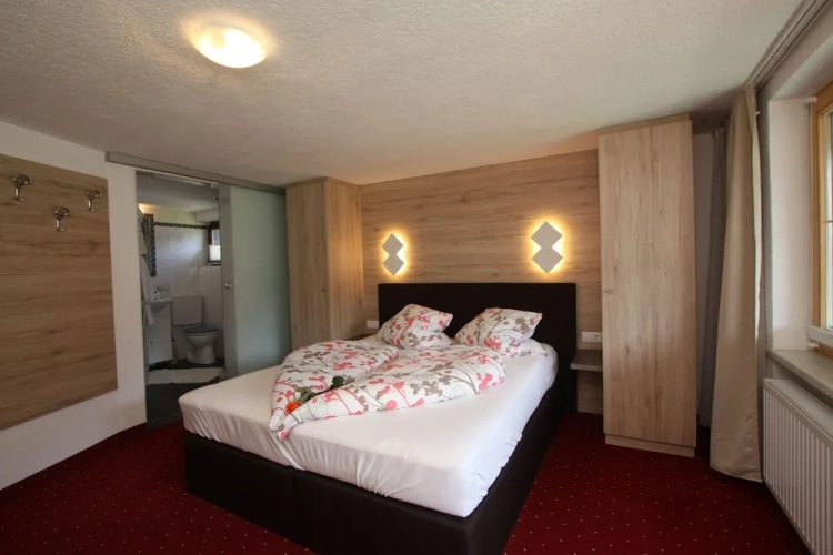 1 Bedroom Suite with balcony and with mountain view