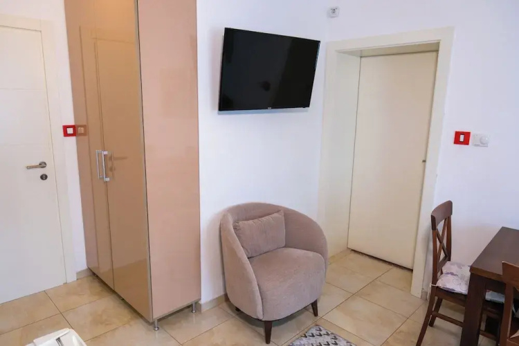 Qumi Apartments