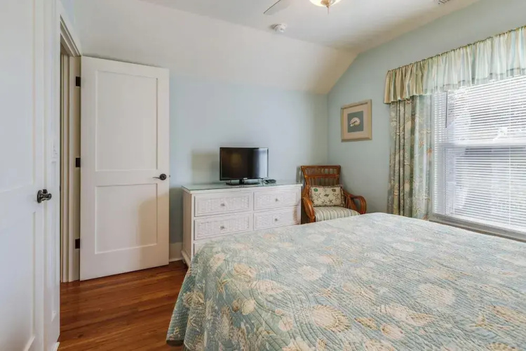 Laurel Street 222c
