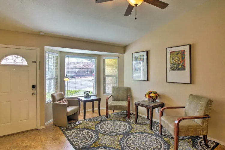 Near Golf & Entertainment! Gilbert Family Getaway