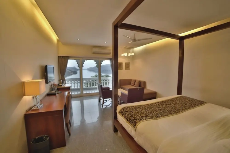 1 Bedroom Deluxe room with balcony