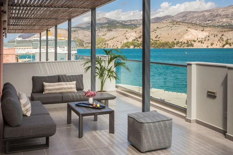 2 Bedrooms Grand Apartment with sea view