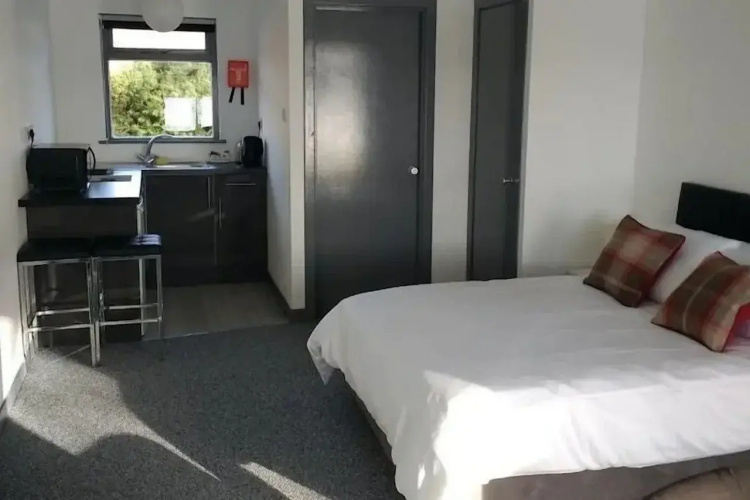 Altnacealgach Motel