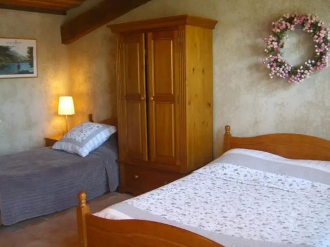 Standard Triple room