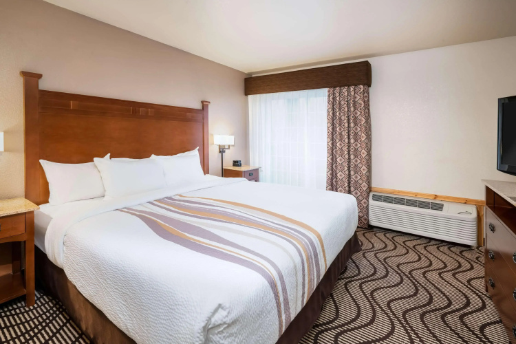 Best Western Plus Riverfront Hotel & Suites