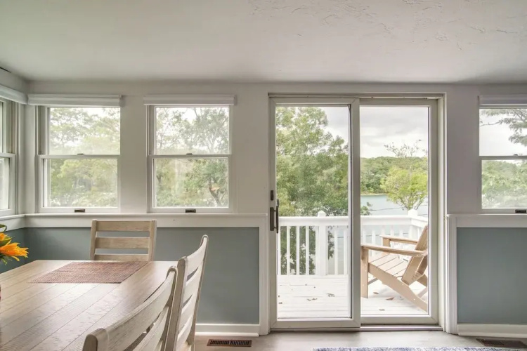 Waterfront Cape Cod Cottage on Peter's Pond