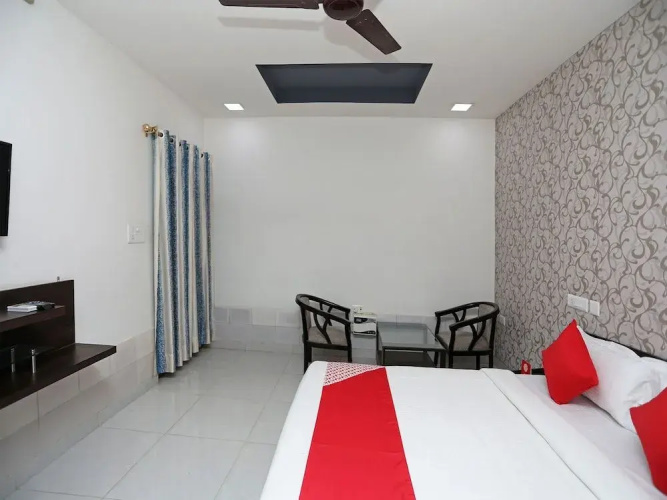 OYO 13493 Hotel Vridhi Inn